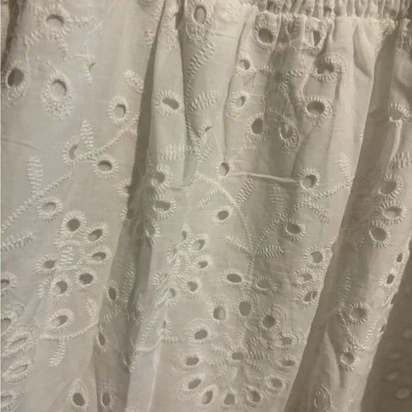 Elegant White Maxi Dress - Picture 5 of 7